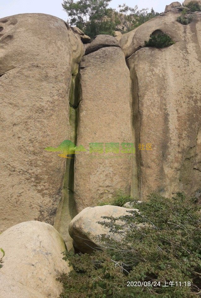 青岛市戴家山顶上的阴阳石,世间奇石,惟妙惟肖!