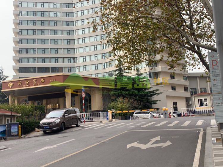 北海宾馆门口,本来是海门路至盐城路一个连接点,也是万象城周边