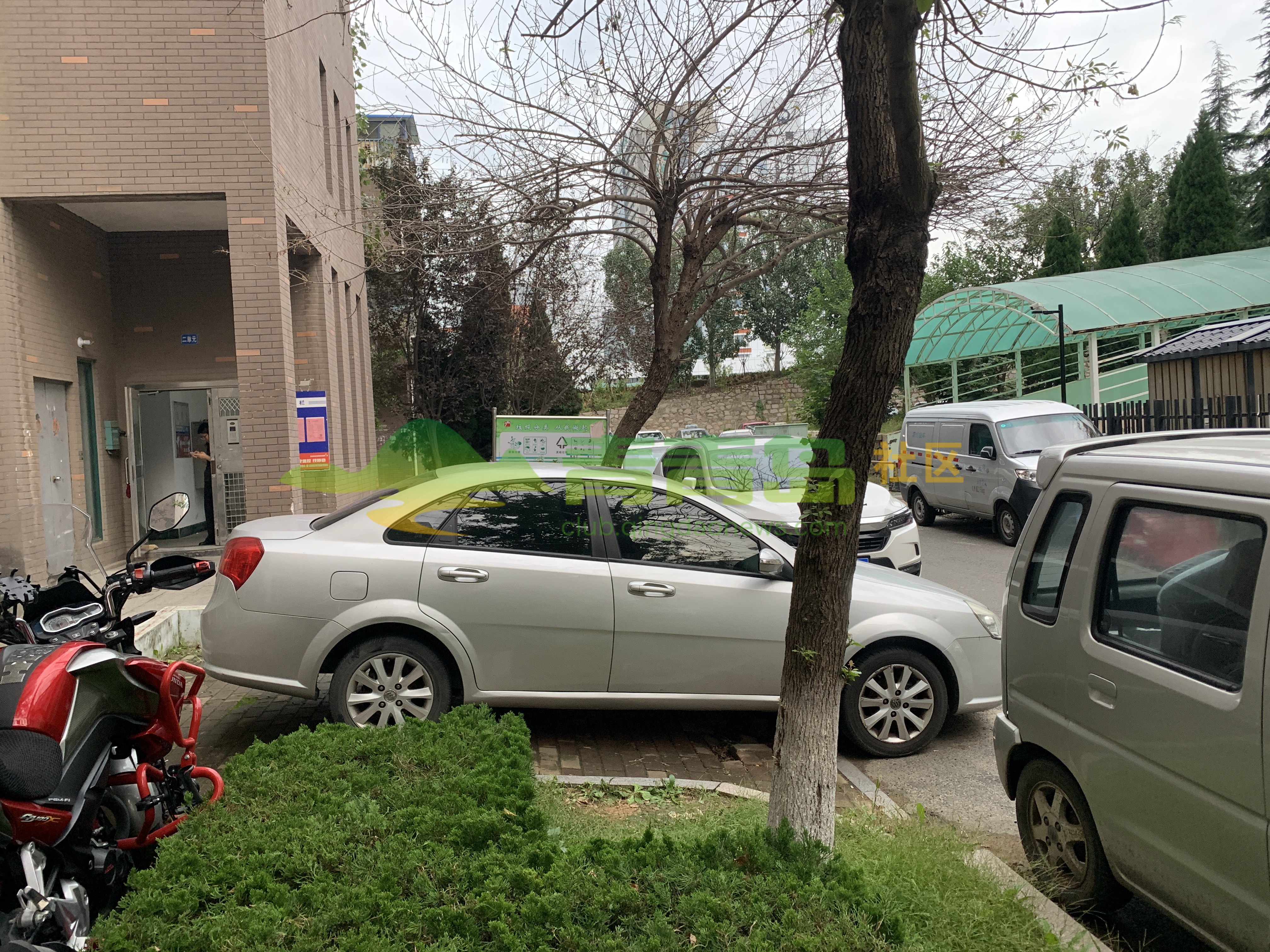 合肥路856号悠然苑小区乱停车(已回复)
