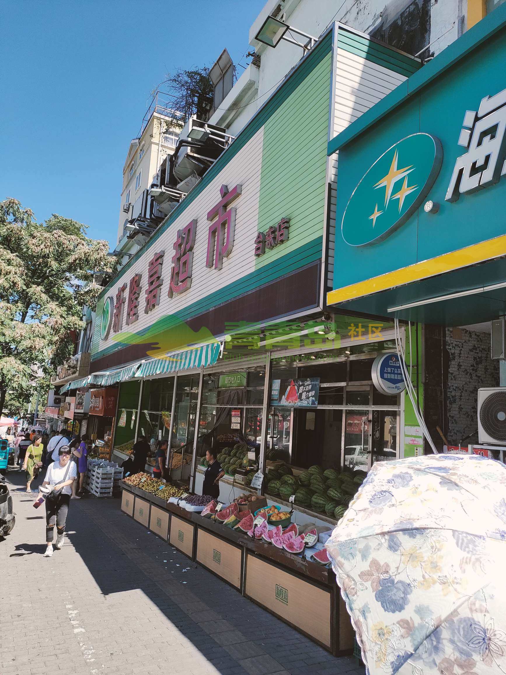 和兴路新隆嘉超市长期占道经营,影响居民出行!