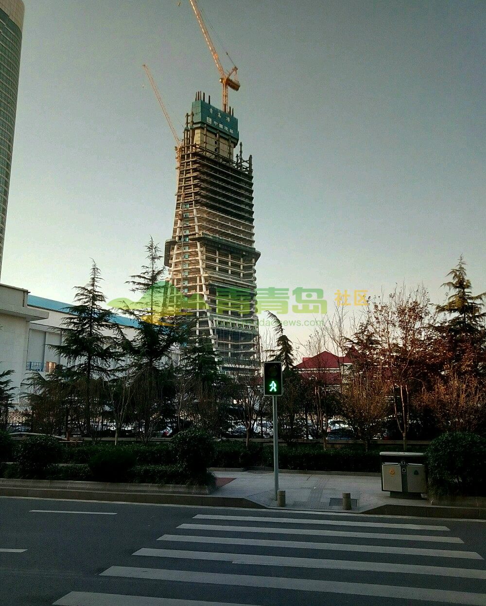 这就是山东港口集团青岛港的综合办公大楼.